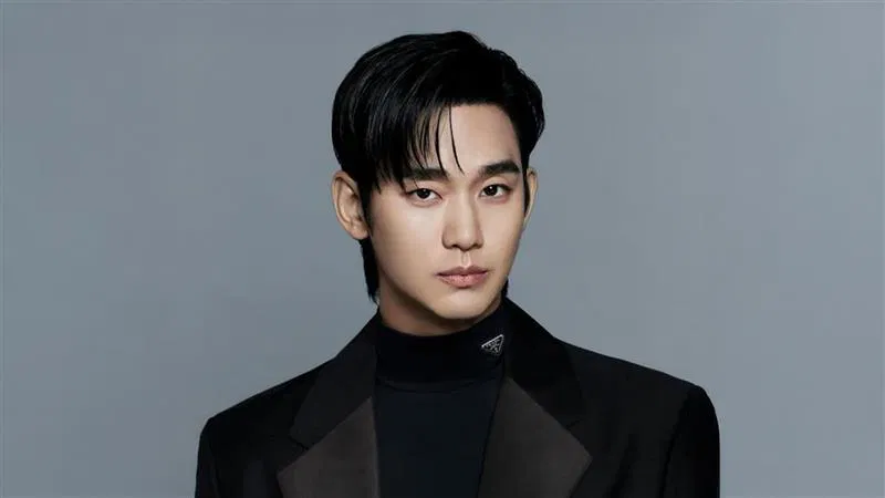Kim Soo Hyun Faces Controversy at Livestream Event